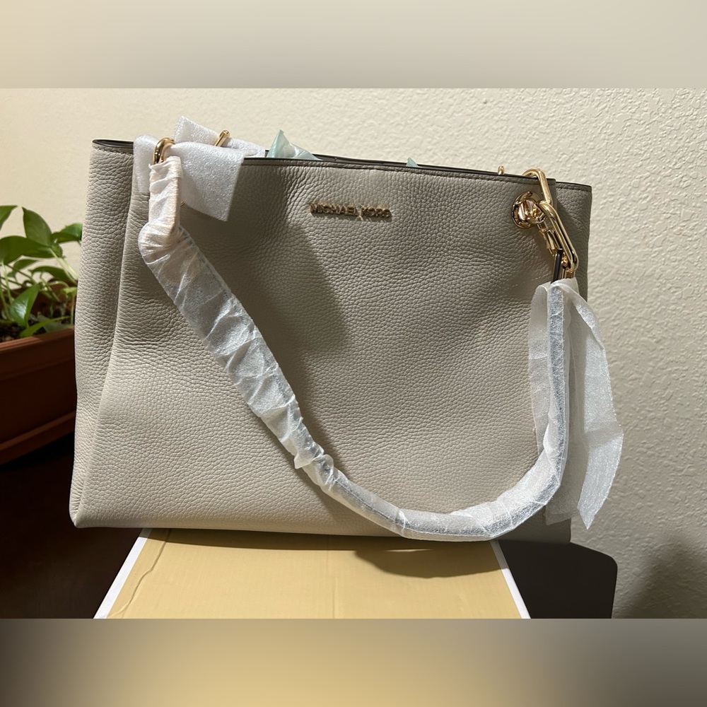 Michael Kors authentic Trisha light sand purse